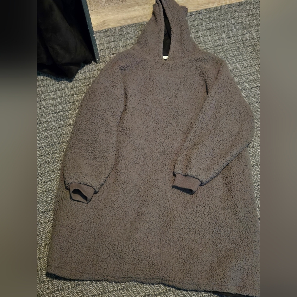 Lnwot Easel Sz M Cozy Gray Hooded Women's Lounger. Black Lined. Has Pockets.